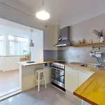 Sunny & Bright Duplex By Vacationy