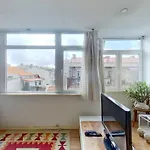 Sunny & Bright Duplex By Vacationy