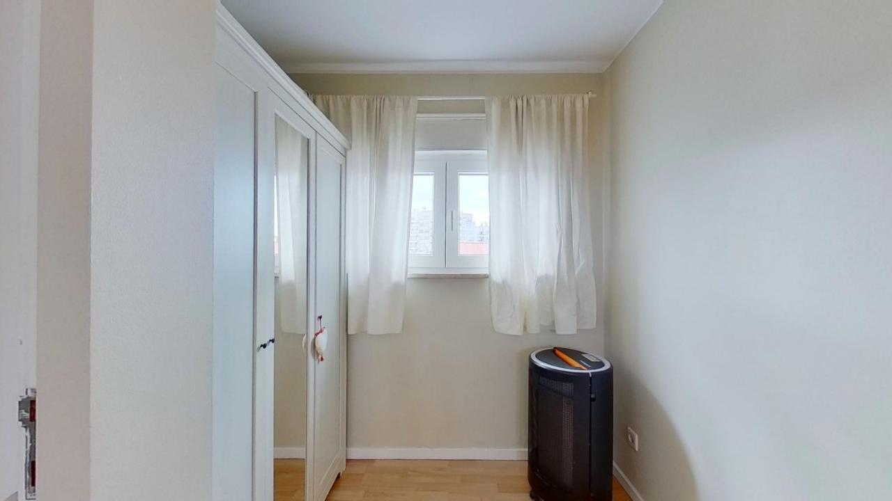 Sunny & Bright Duplex By Vacationy *